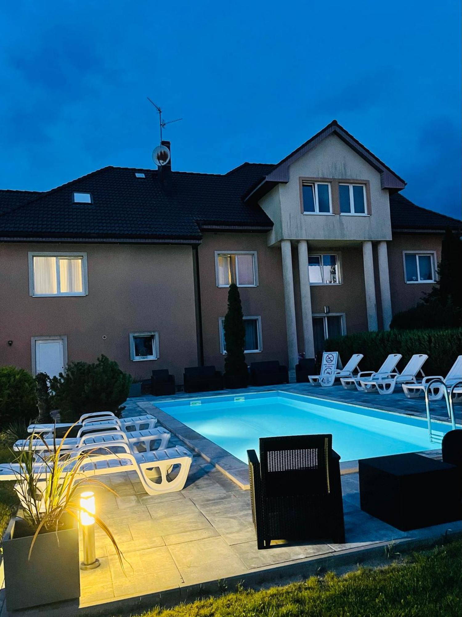 Ow Delta Villa Rewal Exteriör bild
